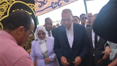 محافظ القليوبية يفتتح ملتقى التوظيف بنادي المؤسسة العمالية (صور)