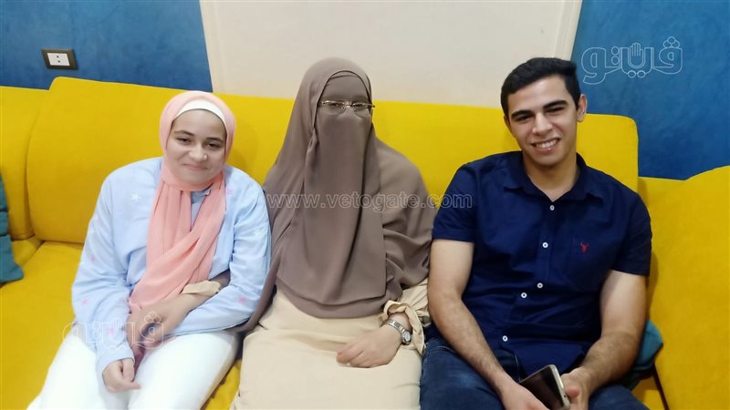 الطالب أسامة وأسرته،
