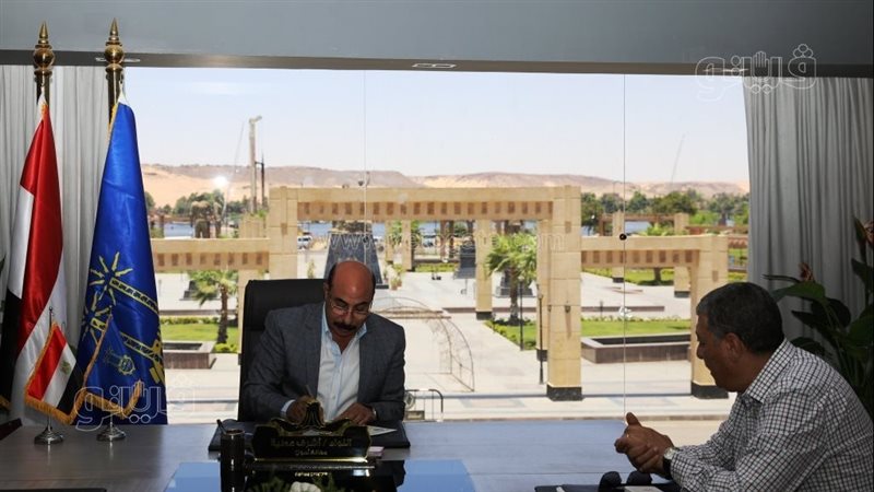 محافظ أسوان يعتمد