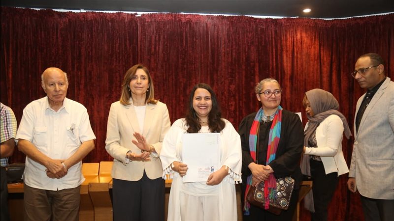 وزيرة الثقافو.. فيتو