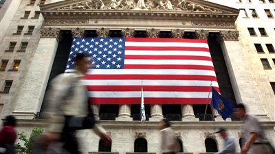 فيتش تخفض التصنيف الائتماني للولايات المتحدة إلى AA+ وواشنطن مصدومة