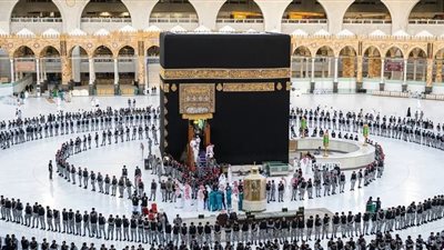 رجال أفاضل نذروا أنفسهم لخدمة الحرمين، من هم الأغوات وما هي مهامهم؟