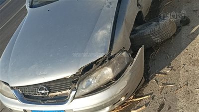 إصابة 3 أشخاص في تصادم سيارة ملاكي بالرصيف بـ15 مايو