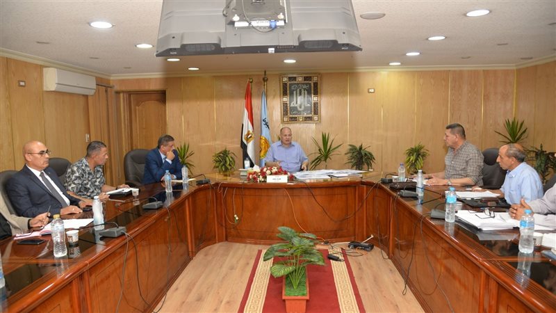 اجتماع محافظ أسيوط،