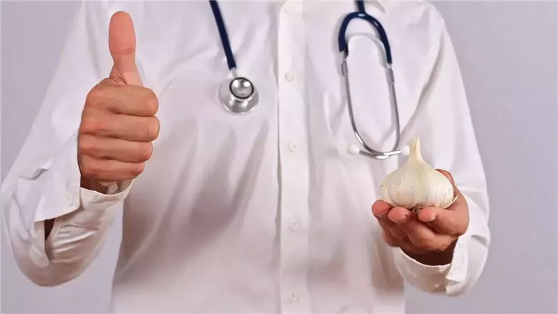 فوائد الثوم على الريق،