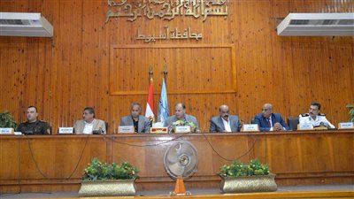 محافظ أسيوط يعتمد نتيجة الفائزين في قرعة الـ145 ميكروباص للعمل كسرفيس داخلي