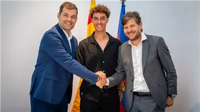 برشلونة يضم موهبة فرانكفورت صاحب الأصول العراقية