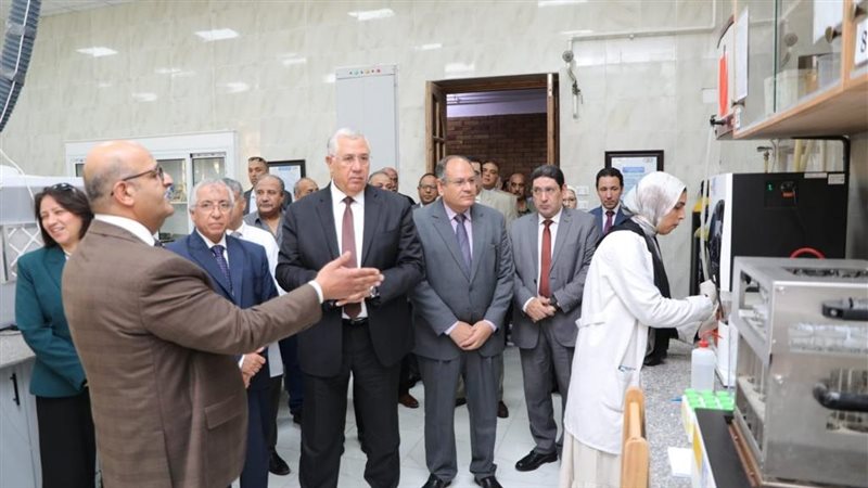 وزير الزراعة يفتتح