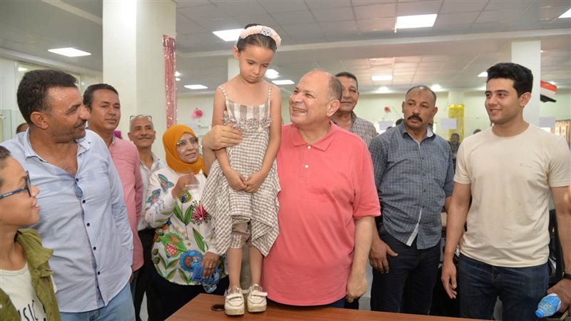 محافظ أسيوط في مجمع