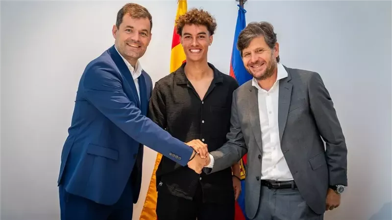 برشلونة يضم موهبة