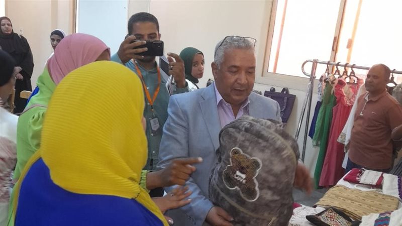 جانب من تسليم المشروعات،فيتو