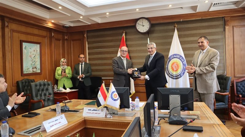 مصطفى رفعت أمين المجلس