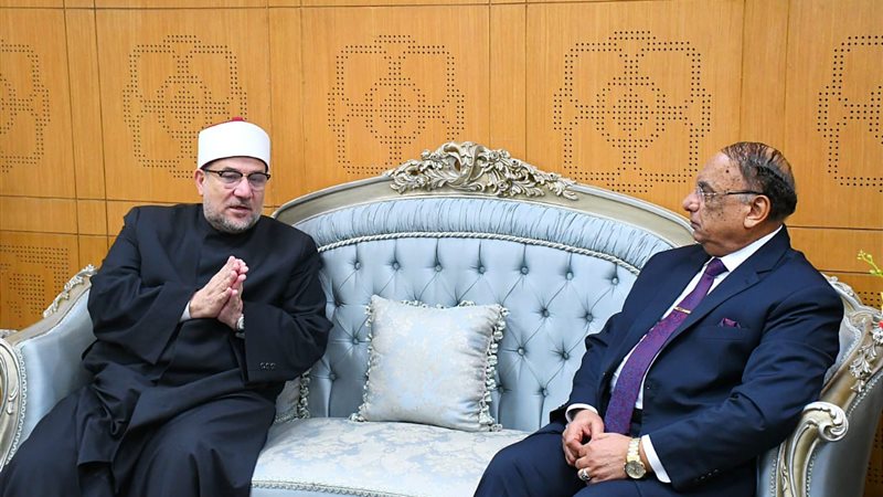 وزير الأوقاف يهنئي