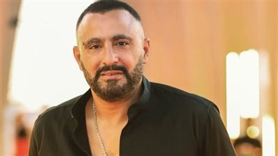أحمد السقا يجري عملية 