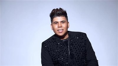عمر كمال يعلن تأجيل طرح أغنية في داهية حدادا على والدة أحمد شيبة 