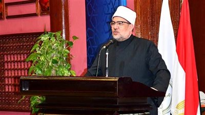 وزير الأوقاف يشيد باهتمام شيخ الأزهر بالطلاب الوافدين
