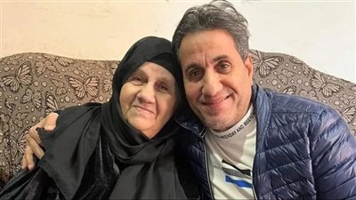 تجمع العشرات من أهالي القباري لتشييع جثمان والدة المطرب أحمد شيبة