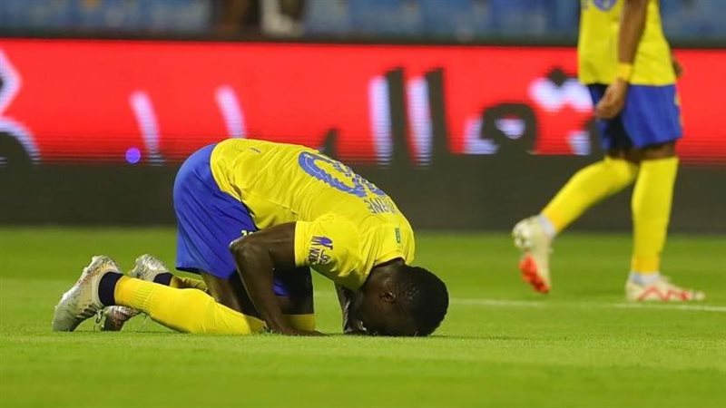 ماني، فيتو 
