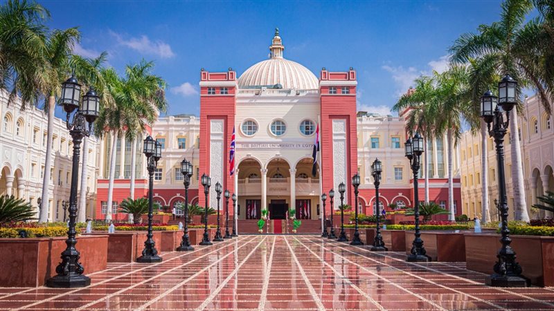 الجامعة البريطانية،