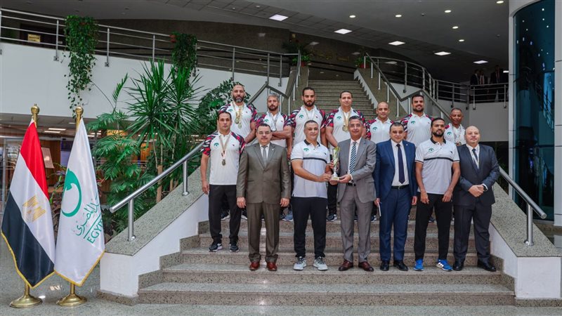 تكريم أبطال البريد،