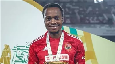 بيرسي تاو يقترب من ارتداء رقم 10 مع الأهلي في الموسم الجديد 