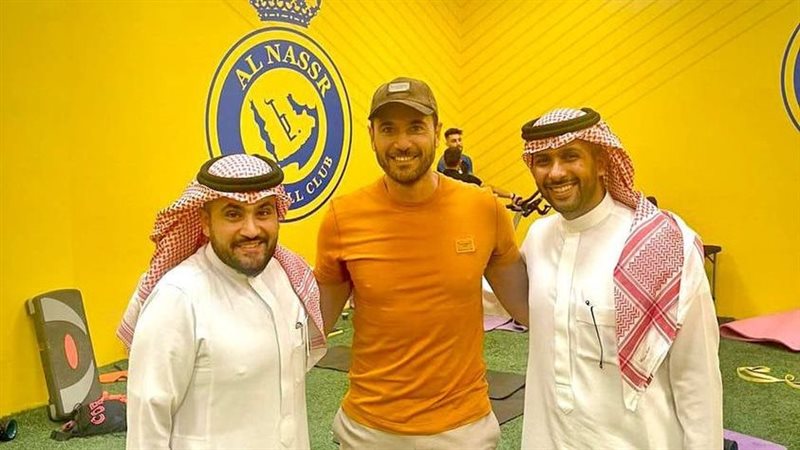 الفنان أحمد عز في
