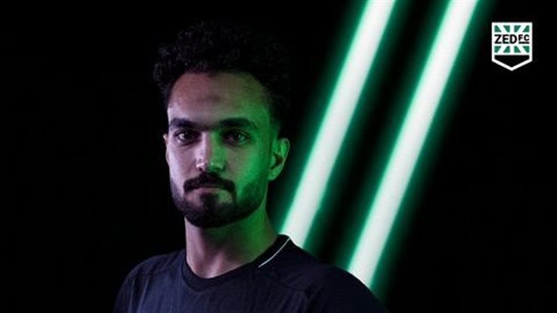 4 لاعبين يتنافسون