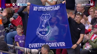الدوري الإنجليزي، جمهور ليفربول يكرم مشجع إيفرتون ضحية الإستاد الجديد