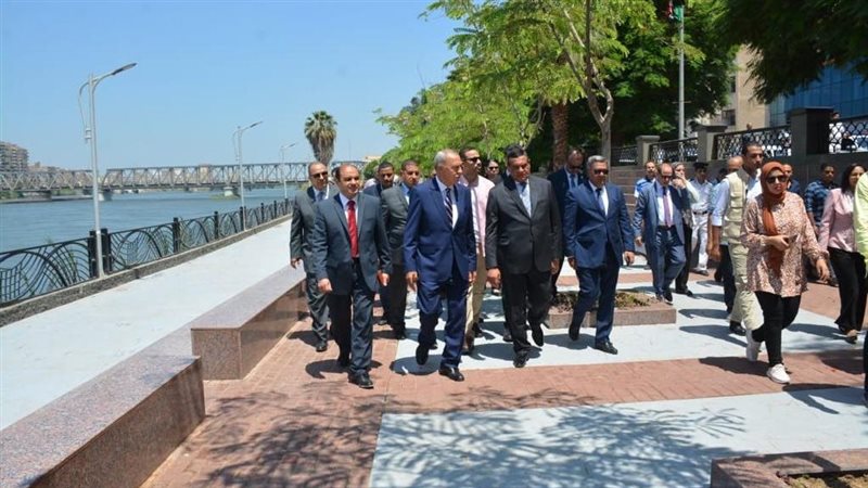 وزير التنمية المحلية،