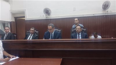 كواليس جلسة محاكمة المتهم بقتل طفلته لتبولها في البدرشين.. التقرير الطبي يكشف تعرض الضحية لحفلة تعذيب (صور)