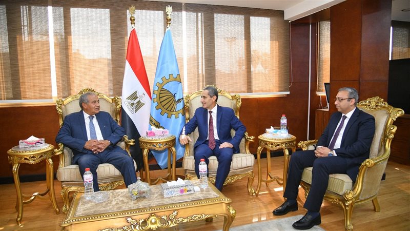 محافظ الغربية يستقبل