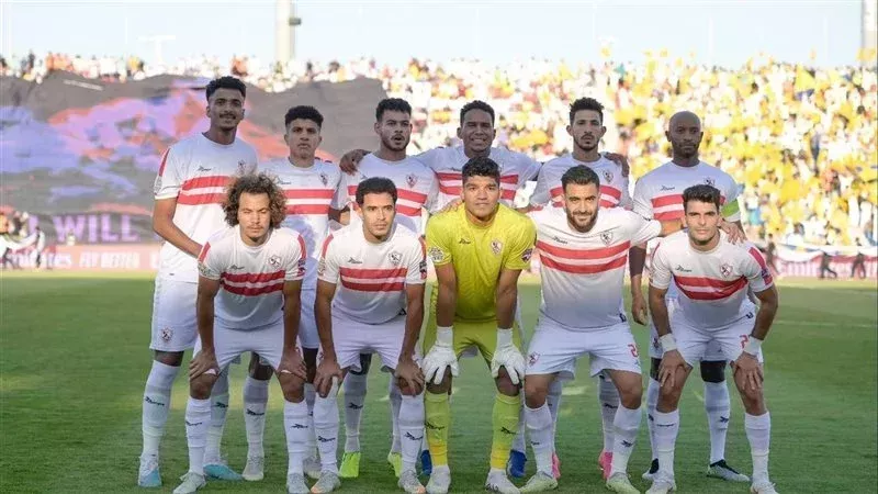فريق الكرة بنادي