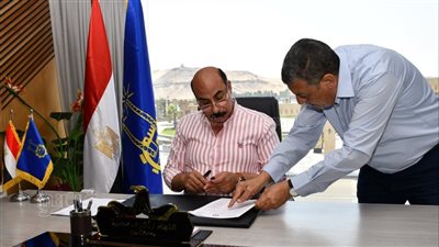محافظ أسوان يخفض الحد الأدنى للقبول بالثانوي الفني للعام الدراسى الجديد (صور)