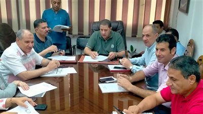 السكرتير المساعد بالبحيرة يعقد اجتماعًا لمناقشة الموقف التنفيذي الحالي لمشروع الغاز (صور)