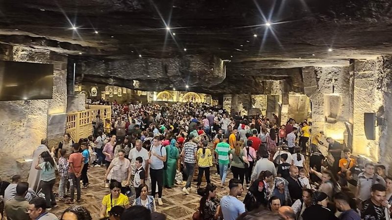زوار دير درنكة بأسيوط،