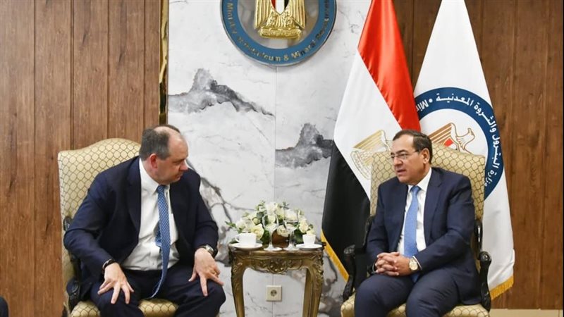 وزير البترول خلال