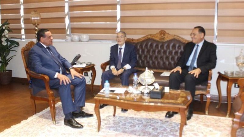 محافظ الشرقية ووزير