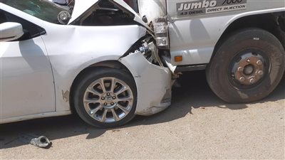 إصابة شخصين في تصادم سيارتين ملاكي بطريق القاهرة العين السخنة 