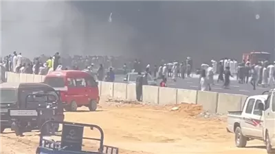 إصابة سائق في اصطدام واشتعال سيارة مواد بترولية على الطريق الساحلي بالضبعة (صور) 