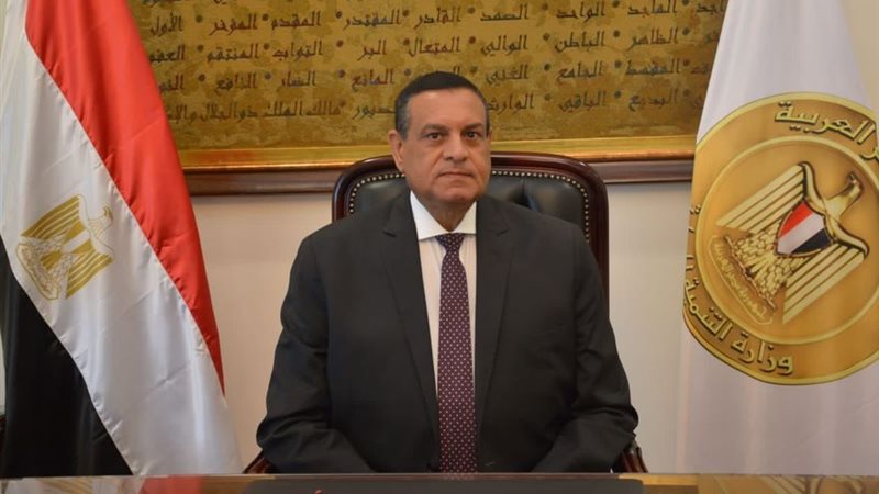 وزير التنمية المحلية،