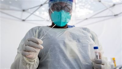 متحور إيريس الجديد يثير المخاوف.. الأطباء يكشفون أعراضه.. يحذرون من سرعة انتشاره.. والنشطاء يطالبون بإجراءات احترازية