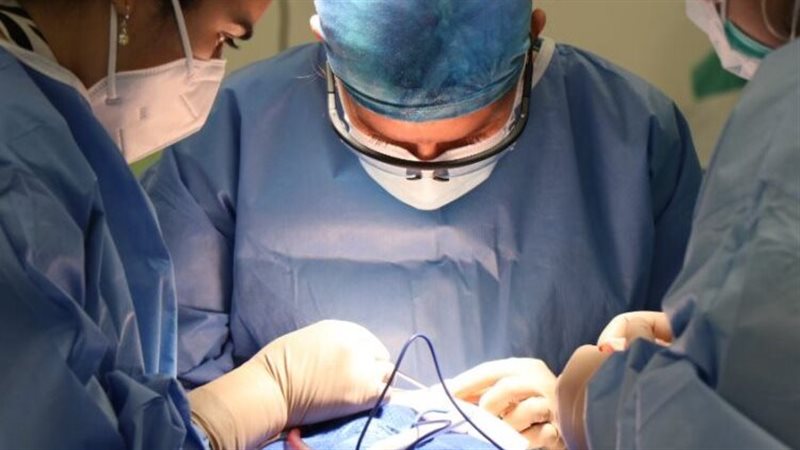 استئصال ورم سرطاني واستخراج