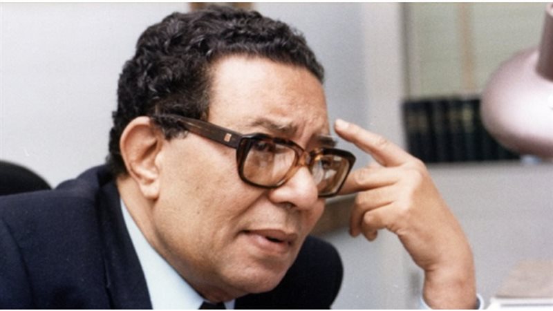 الكاتب الصحفي أحمد