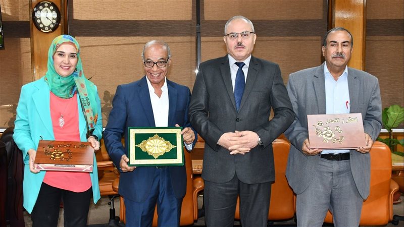 رئيس جامعة القناة