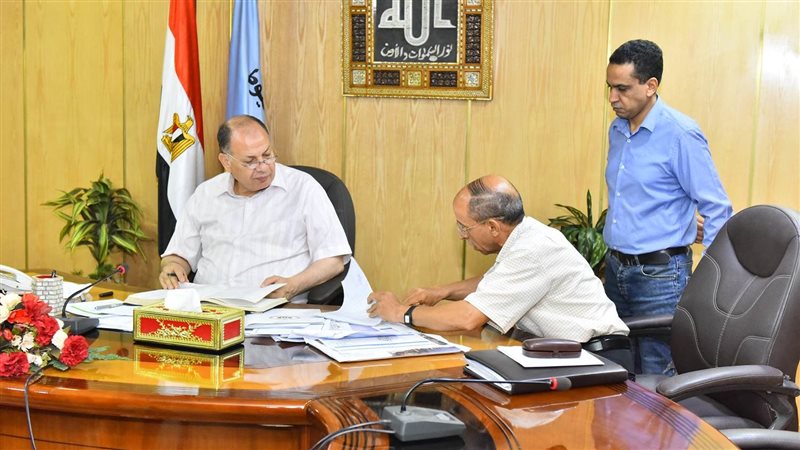 لقاء محافظ أسيوط،