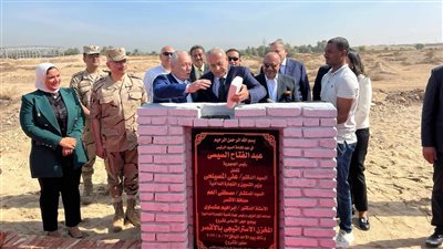 وزير التموين يضع حجر الأساس لمخزن استراتيجي جديد للمنتجات الغذائية بمحافظة الأقصر.. والمخزن يقع على مساحة 10 أفدنة وباستثمارات 1.5 مليار جنيه 