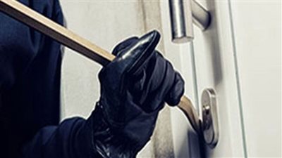 عامل بالمحل وراء الواقعة، كشف غموض سرقة خزينة محل بالخصوص 
