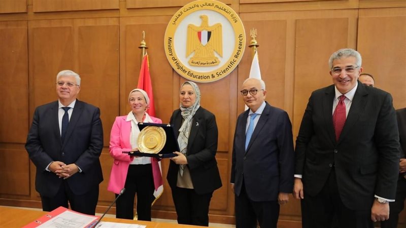 جامعة عين شمس، فيتو