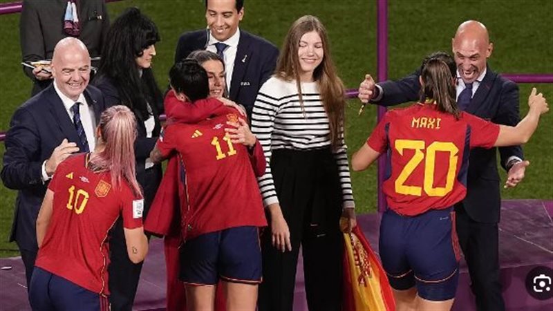 تتويج منتخب إسبانيا