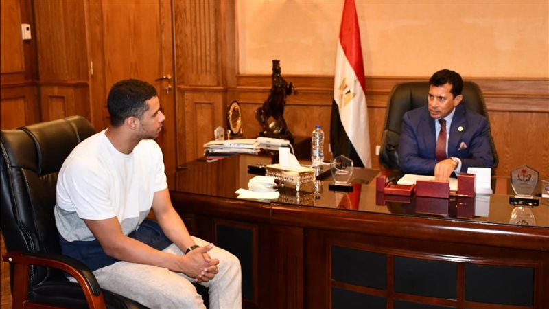 وزير الشباب والرياضة